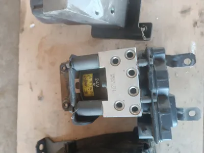 Запчасти Isuzu: блок ABS 1