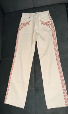 Naqshli bej rangli jinsi shimlar 1