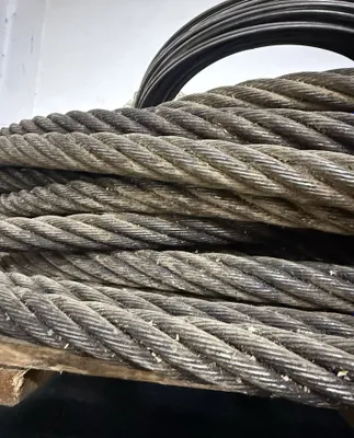 Diametri 30 mm bo‘lgan, yangi holatdagi tros sotiladi 1