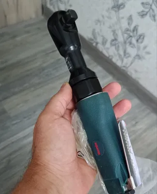 Продам пневмоинструмент трищетка 1