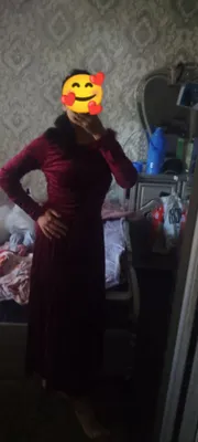 Платье цвета бардо