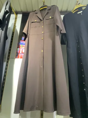 платье коричневое