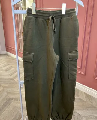 Трикотажные брюки-карго Uniqlo цвета хаки 1