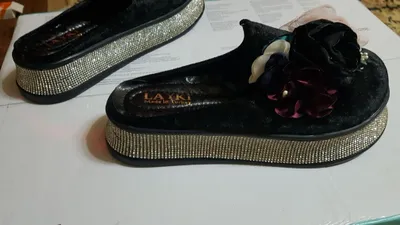 Женская красивая обувь со стразами 1