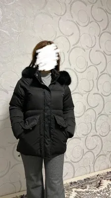 Qishki kapishonli kurtka holati yaxshi razmerM 1