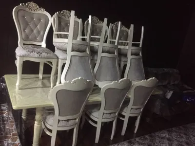 Срочно продам стол и 10 стульев в отличном состоянии 1