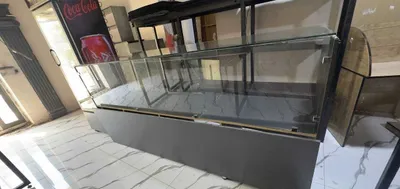 Savdo vitrinası / Oynali vitrina / Magazin uchun vitrina 1
