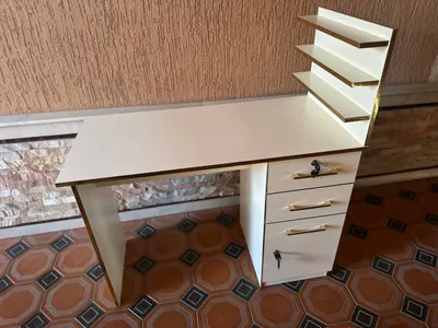 Маникюрный стол для дома и салона