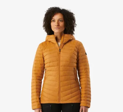 Decathlon ayollar uchun sayohat va trekkingga mo‘ljallangan −5 °C gacha bo‘lgan patli kurtka 1