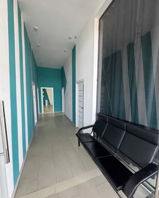 Продаётся трёхместный стул и парты 1