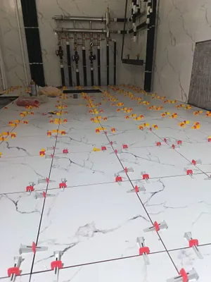 Выполняем малярные работы и укладываем кафель 👷 1