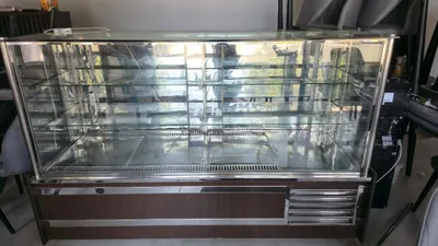 Kabob uchun sovutgich-vitrina