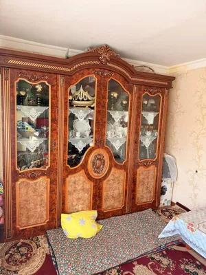 Yaxshi holatdagi mebel devorini sotaman