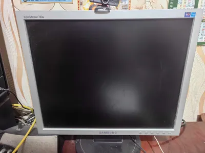 Ehtiyot qismlar uchun BenQ monitori.