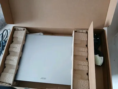 acer espayr3sotiladi narxini kelishamiz ishlashi 1