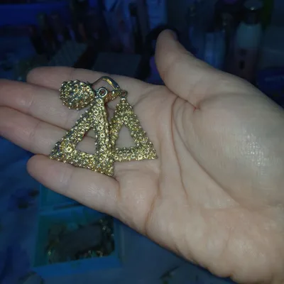 Качественные серьги срочно продаются