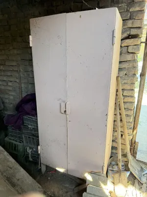 Asboblar uchun balandligi 2 metr bo‘lgan mustahkam temir shkaf 1