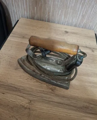 Утюг советский тяжелый 1