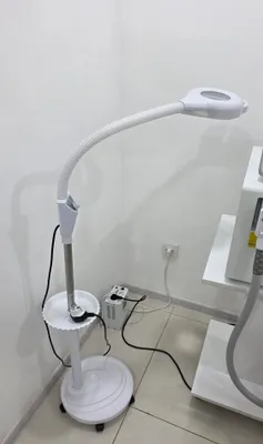 Kosmetologlar uchun lupa-lampa
