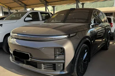 LI 7 RESTYLING 2025 - Роскошь, инновации и абсолютная безопасность
