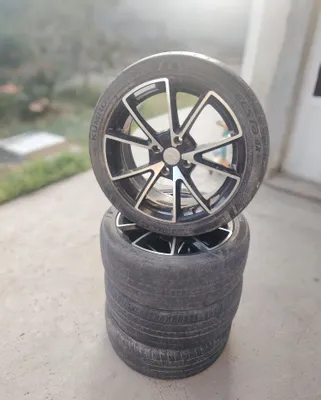 R17 disk sotiladi