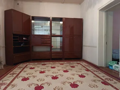 Ruminiyaning qadimiy mebel devori