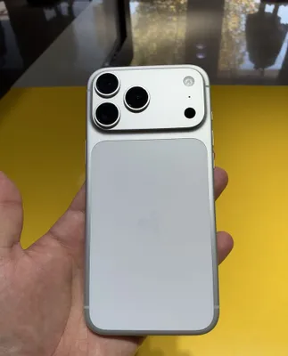 iPhone 17 Pro Max, серебристый 1