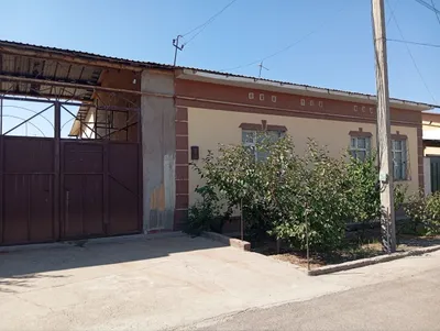 Piskent tumanida 3 xonali 6 sotixdan iborat hovli uy sotiladi