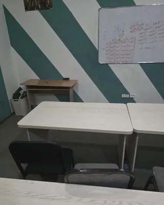 O‘quv markazi uchun ishlatilgan parta va stullar 1