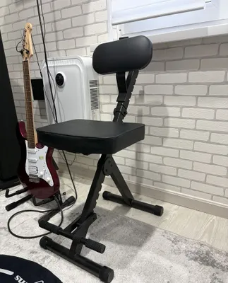 Barabanchi, gitarachi va pianinochi uchun stul 1
