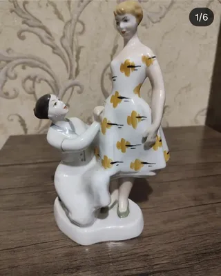 Фарфоровая статуэтка. 1
