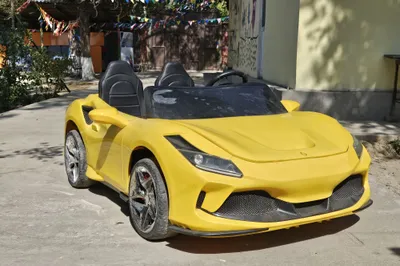 Срочно продаётся машинка FERRARI 1