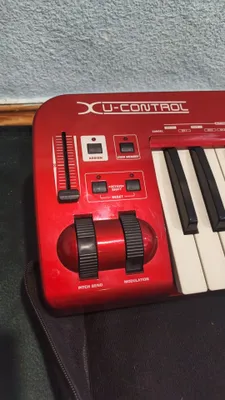 MIDI-клавиатура Behringer Ufx610 1