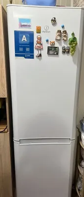 Indesit muzlatgichi sotiladi