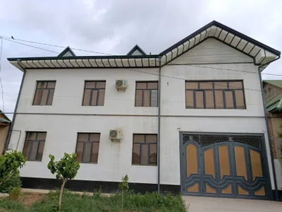 Manguzarda 2 qavatli hovli sotiladi 1