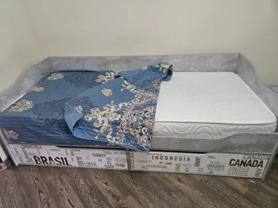 Продаётся кровать и стол российского производства 1