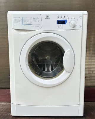 Стиральная машина Indesit 6кг. 1