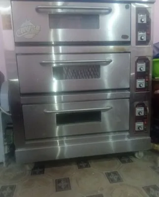 Продаются печь и тестомес с формами и противнями, всё готово к работе 1