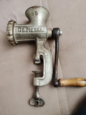 Продаётся мясорубка в среднем состоянии 1