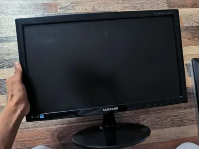 Экран компьютера Samsung 1