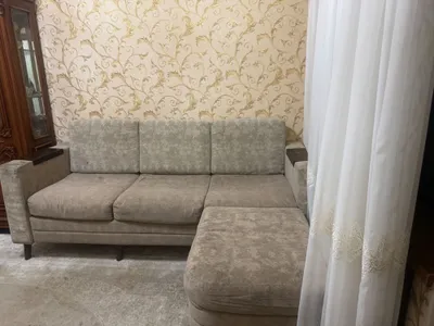 Угловой дивана в хорошем состоянии размер: 230x90 с пуфиком 1