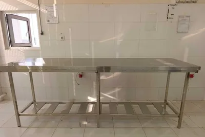 230×70×90 sm o‘lchamdagi tokchali zanglamaydigan po‘lat stol 1