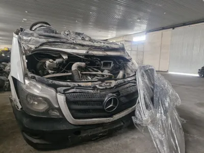 Передняя часть Mercedes Sprinter 1