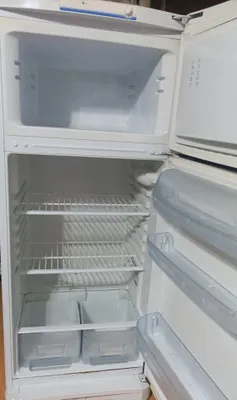 Холодильник Indesit в хорошем рабочем состоянии. Документы имеются 1