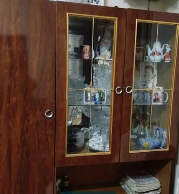 срочно недорого продаётся сервант.