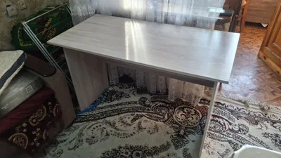 Письменный стол, светлый красивый 1