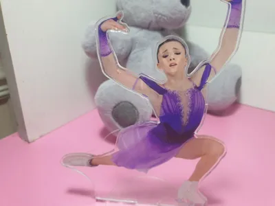 Kamila Valievaning haykalchasi