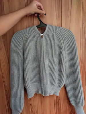 Серый укороченный кардиган с капюшоном