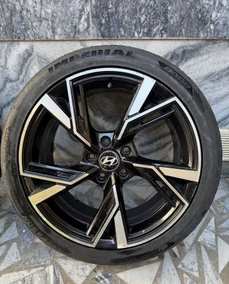 Hyundai, диски R18, шины в хорошем состоянии 1