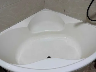 115x115 sm yarim doira shaklidagi va 70x160 sm cho‘zilgan vannalar, rakovina tagliklari 1